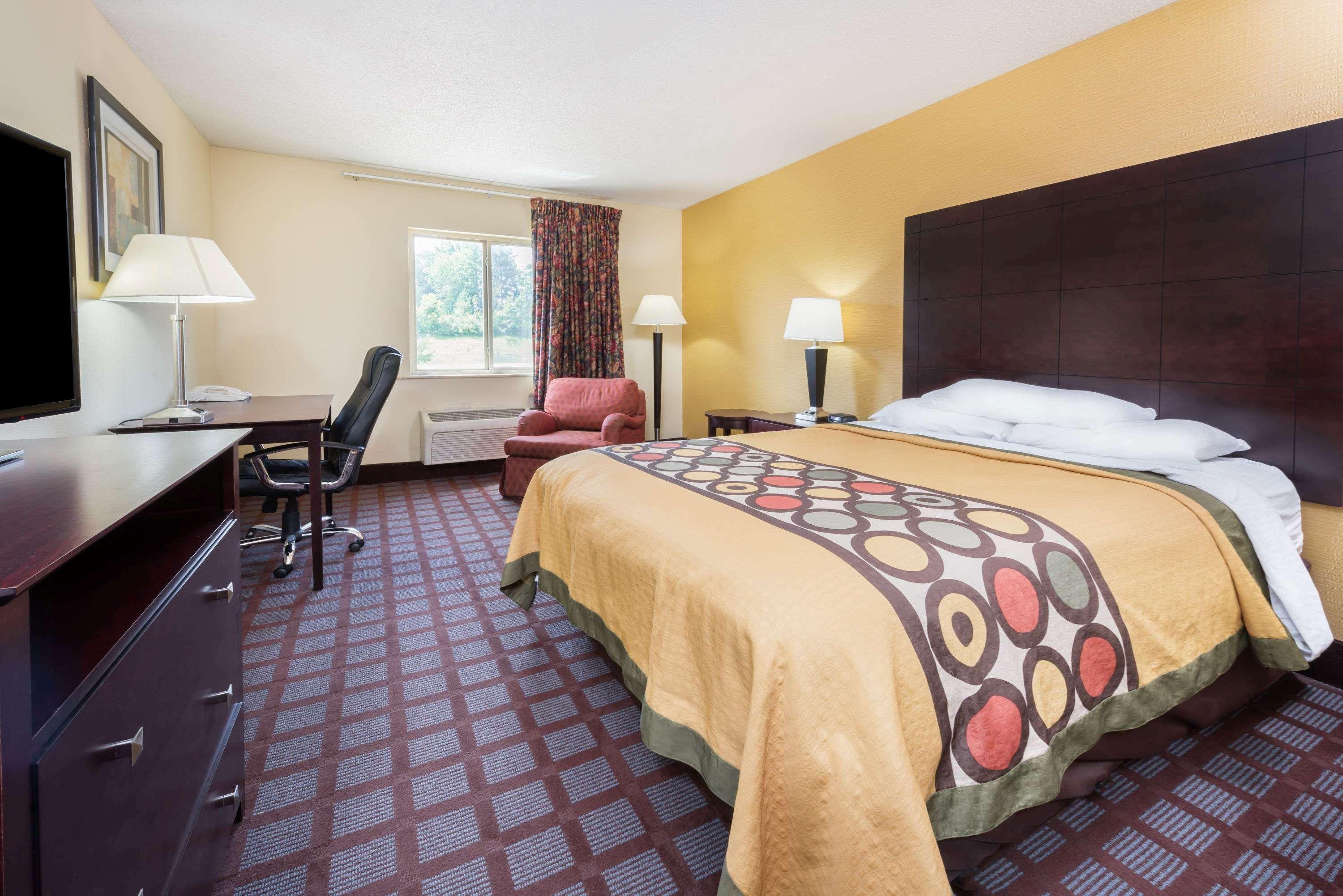 Super 8 By Wyndham Bloomington University Area Eksteriør billede