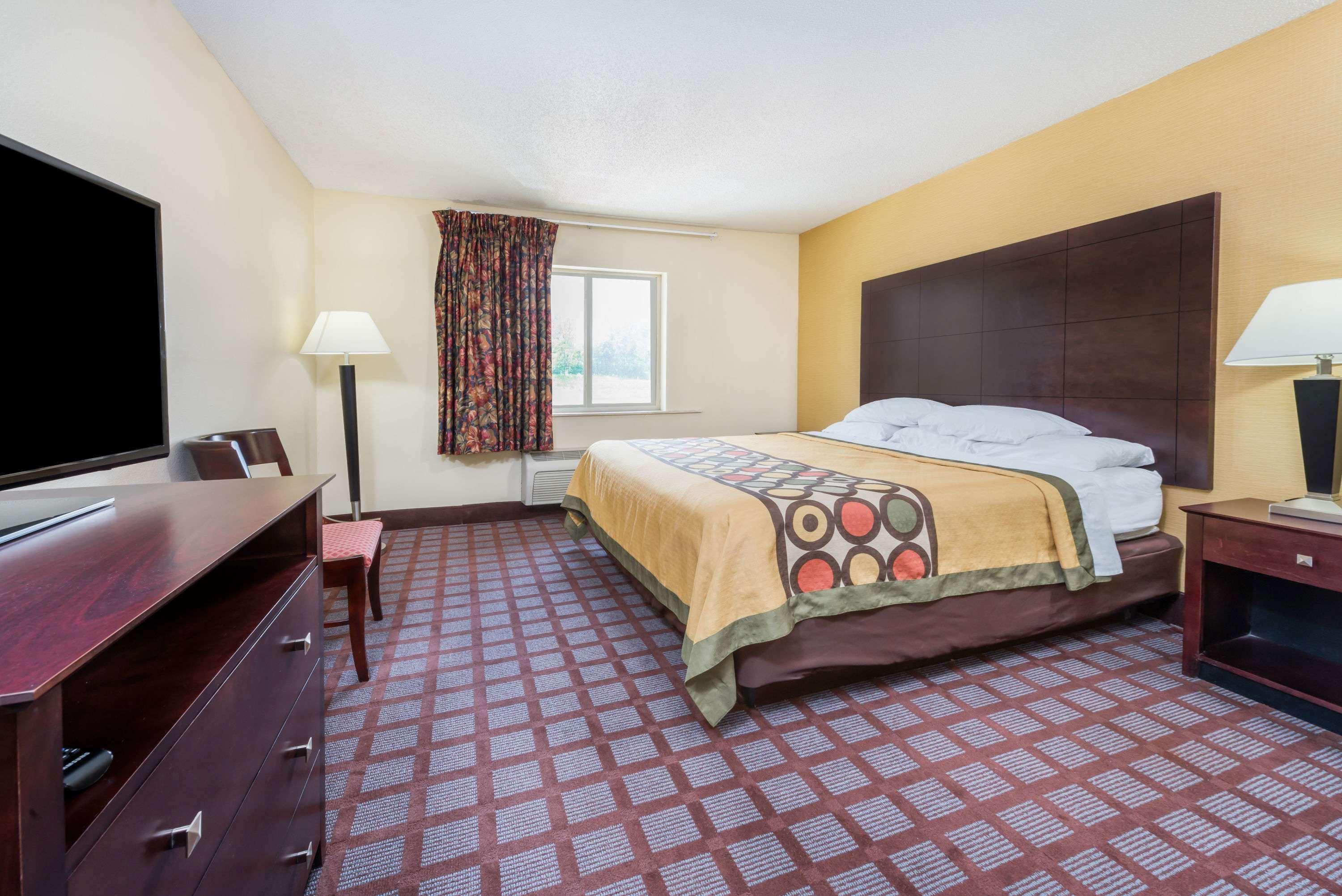 Super 8 By Wyndham Bloomington University Area Eksteriør billede