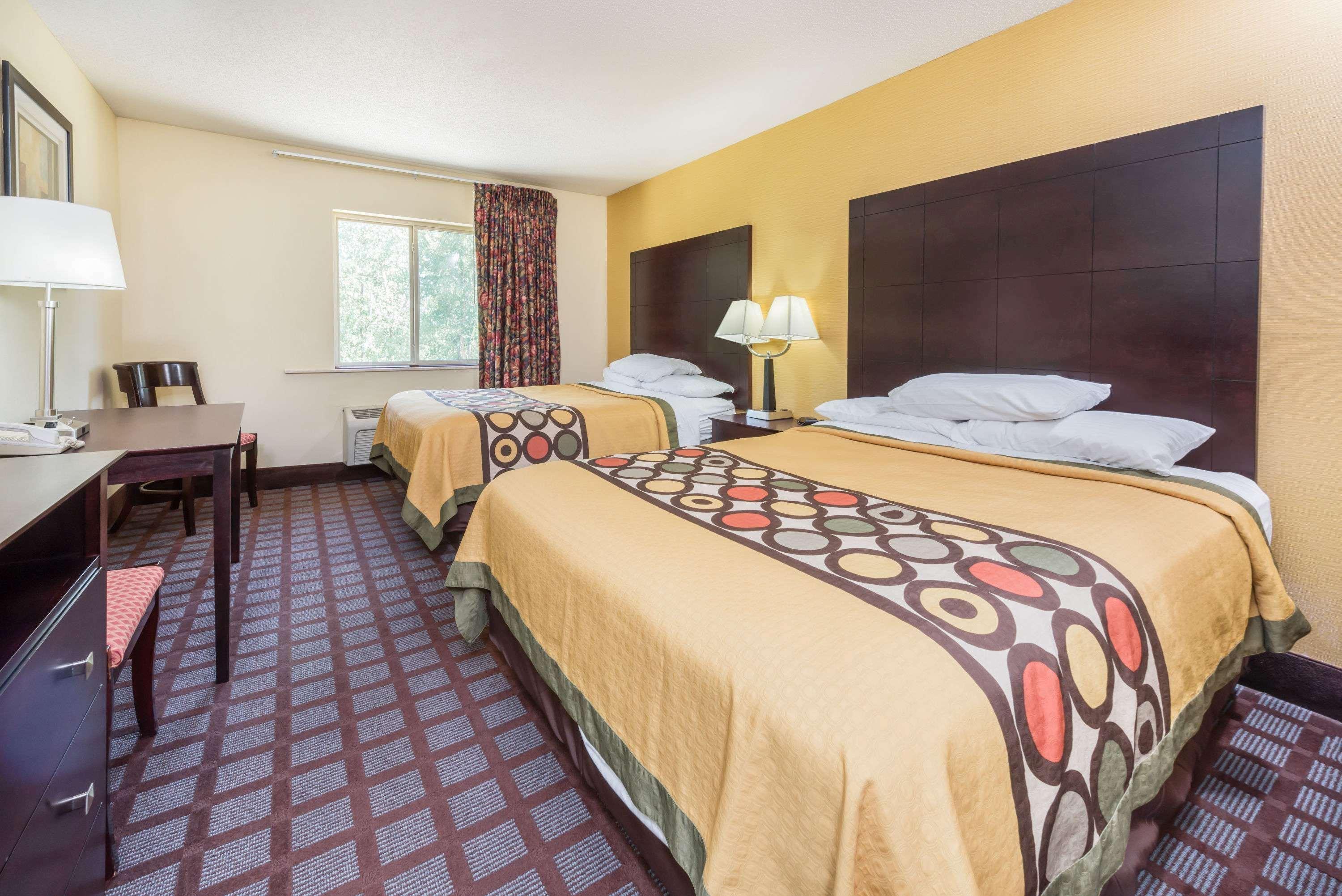 Super 8 By Wyndham Bloomington University Area Eksteriør billede