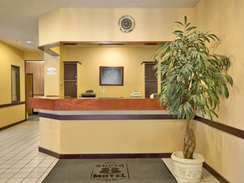 Super 8 By Wyndham Bloomington University Area Eksteriør billede