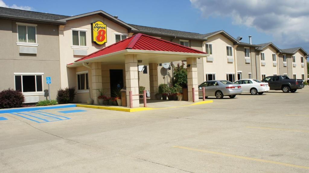 Super 8 By Wyndham Bloomington University Area Eksteriør billede